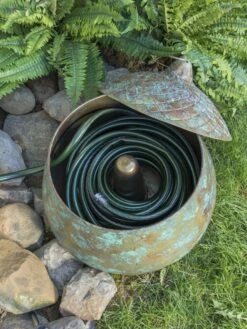 Acorn Hose Pot -Gardening Supplies Store 3 4 crop 8613361 01V